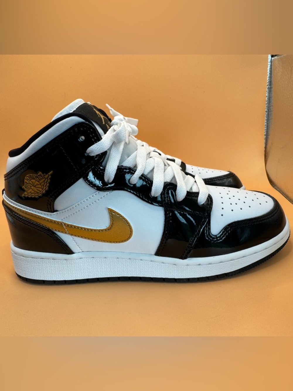 Nike Air Jordan 1 Mid SE Black Gold Patent Women’s 7 (5.5Y) Worn Once - Picture 3 of 16